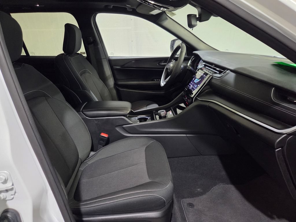 Certified 2024 Jeep Grand Cherokee Laredo X AWD/4WD image 14