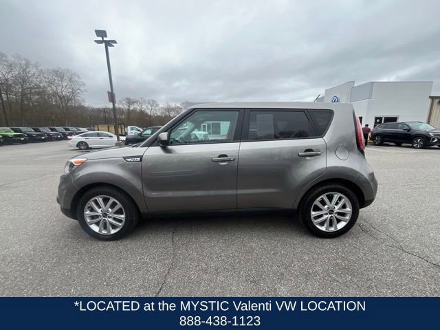 Used 2017 Kia Soul + image 10