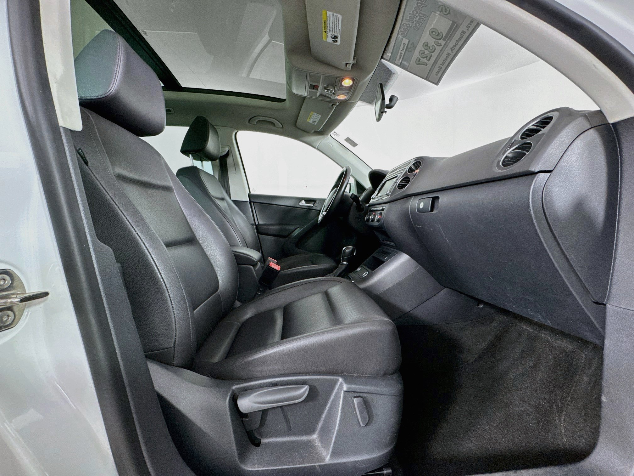 Used 2015 Volkswagen Tiguan SE AWD/4WD image 29