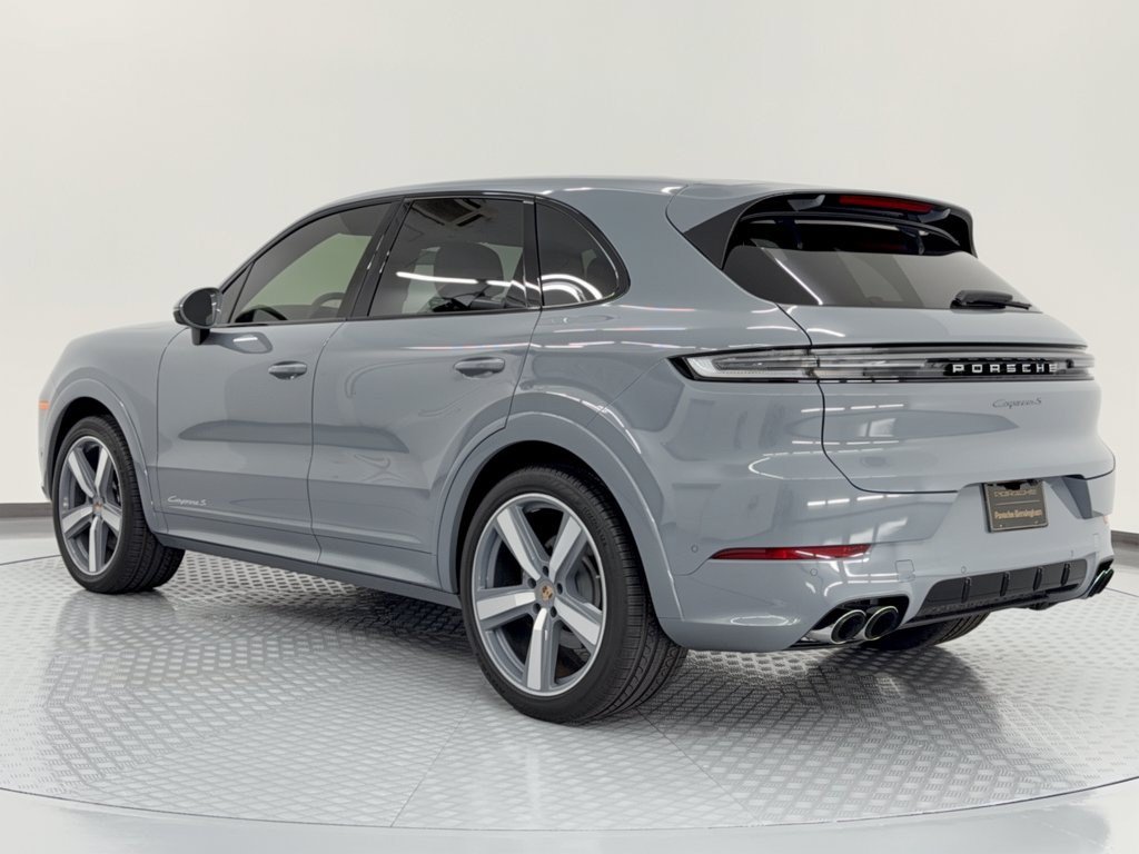Certified 2025 Porsche Cayenne S AWD/4WD image 3