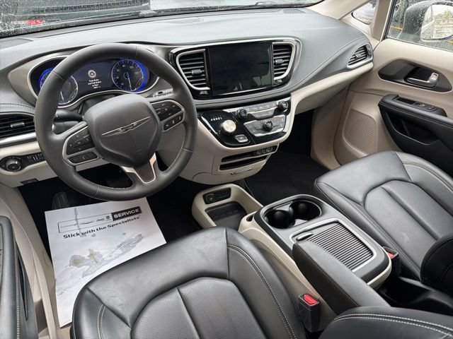 Used 2023 Chrysler Pacifica Touring-L AWD/4WD image 17