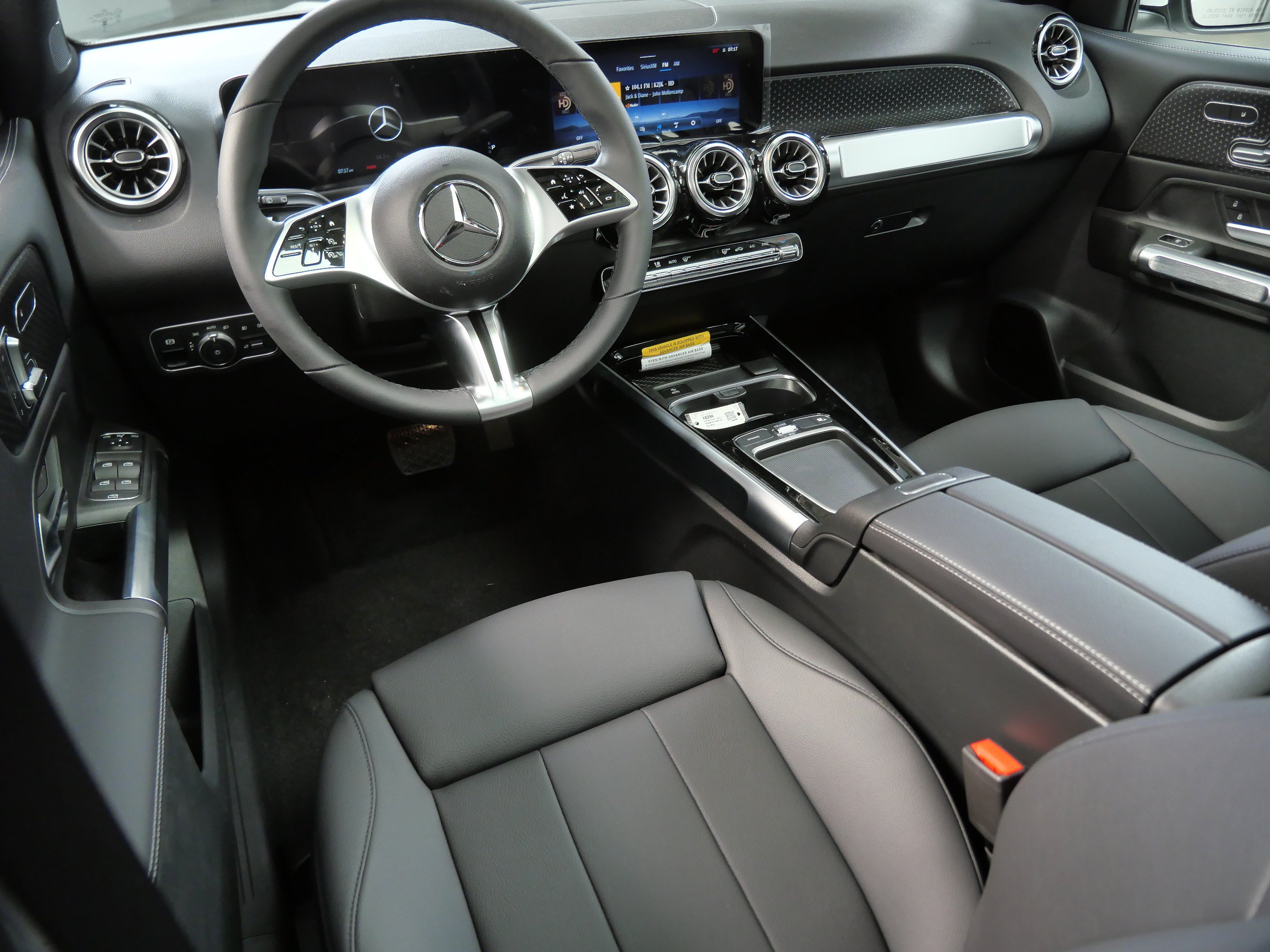 New 2026 Mercedes-Benz GLB 250 4MATIC image 2
