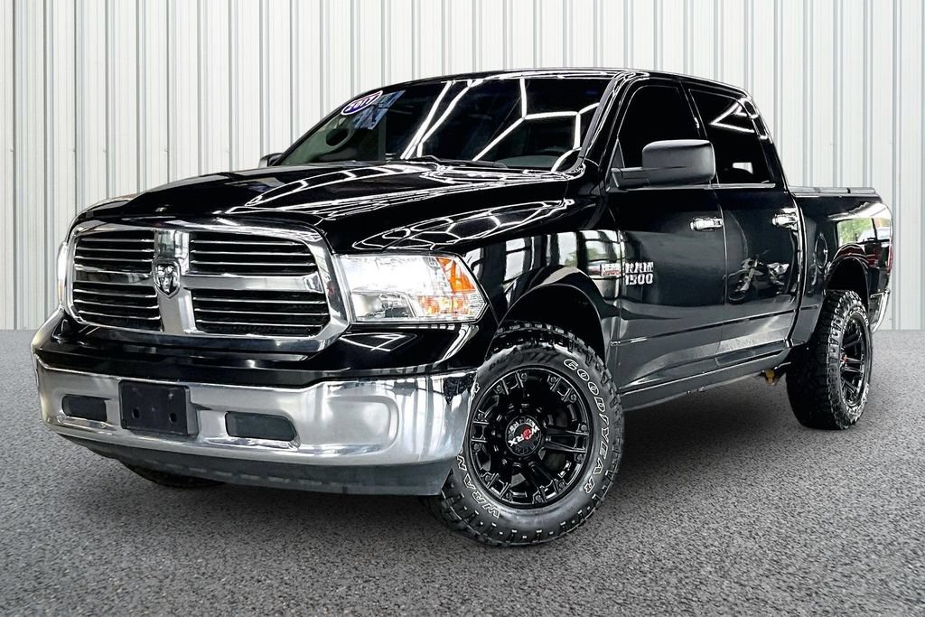 Used 2017 RAM 1500 Classic SLT AWD/4WD image 3