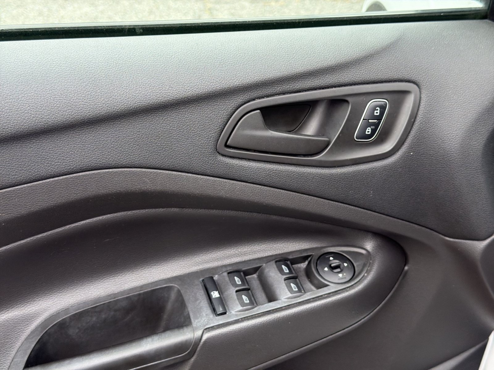 Used 2017 Ford Escape S FWD image 15