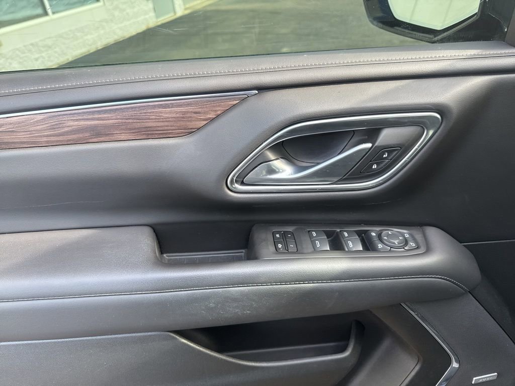 Used 2022 Chevrolet Suburban Z71 w/ Luxury Package image 12