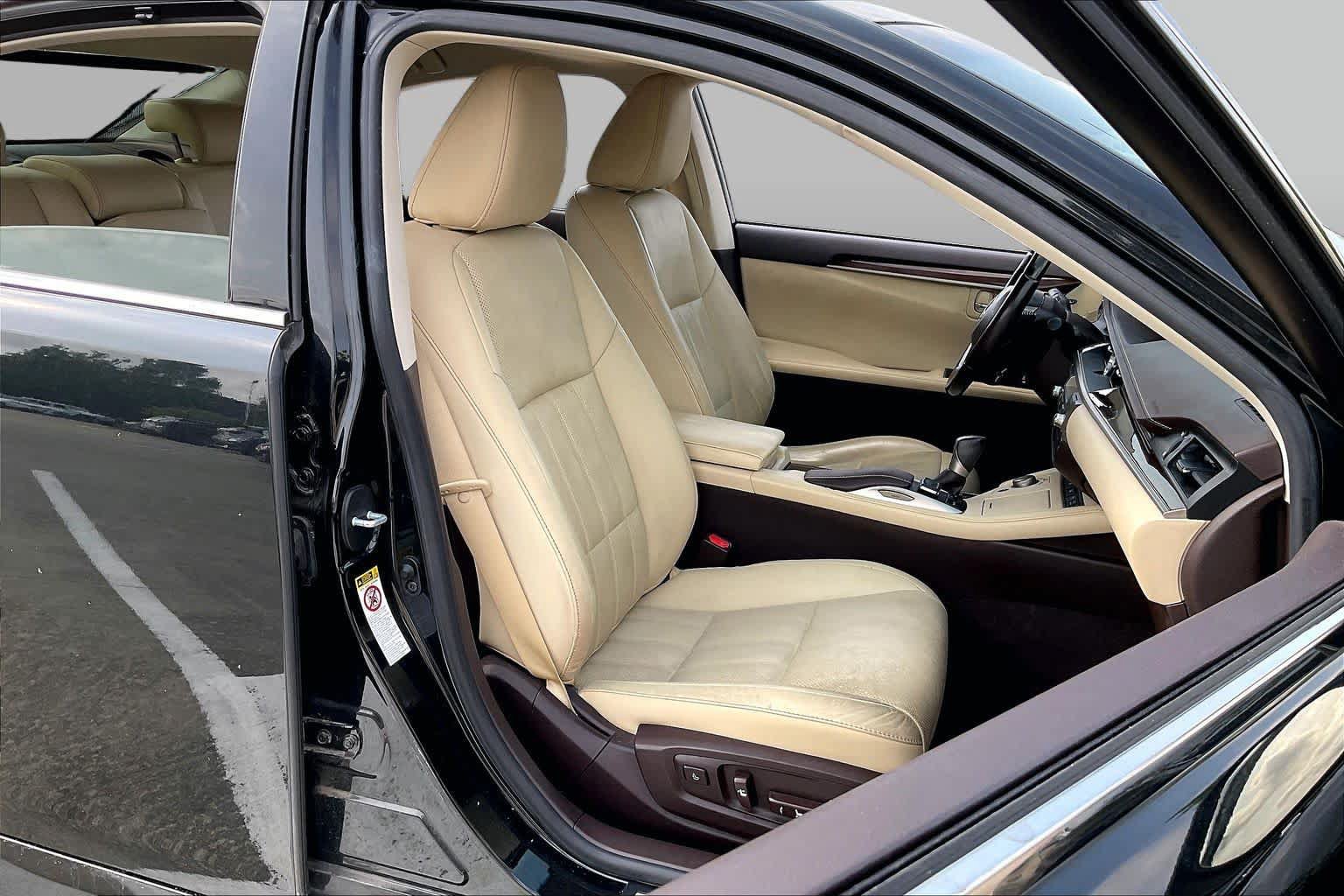 Used 2016 Lexus ES 350 w/ Ultra Luxury Package FWD image 8