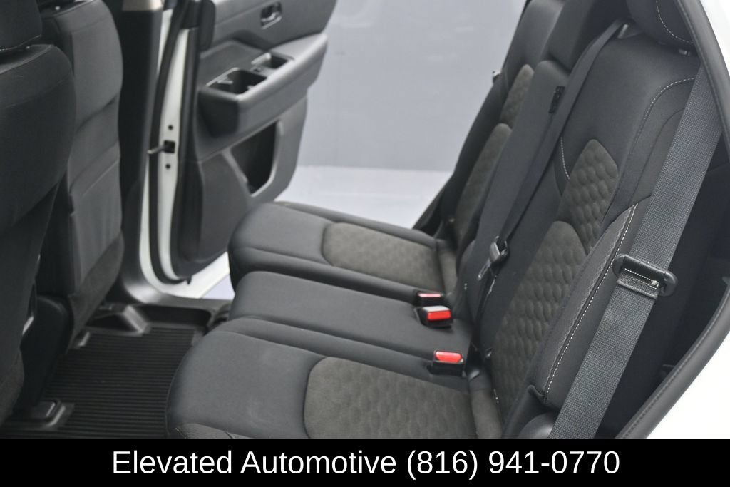 Used 2024 Nissan Pathfinder S AWD/4WD image 18