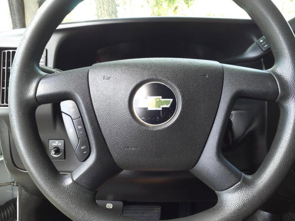 Used 2018 Chevrolet Express 2500 w/ Driver Convenience Package image 27