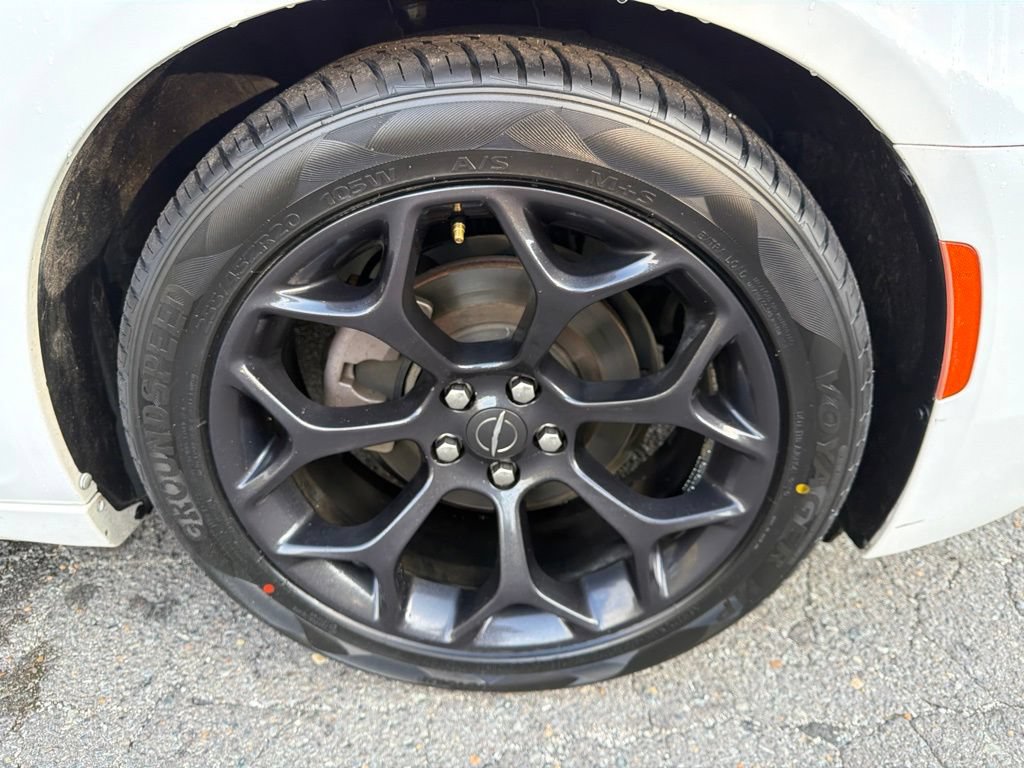 Used 2019 Chrysler 300 S RWD image 9