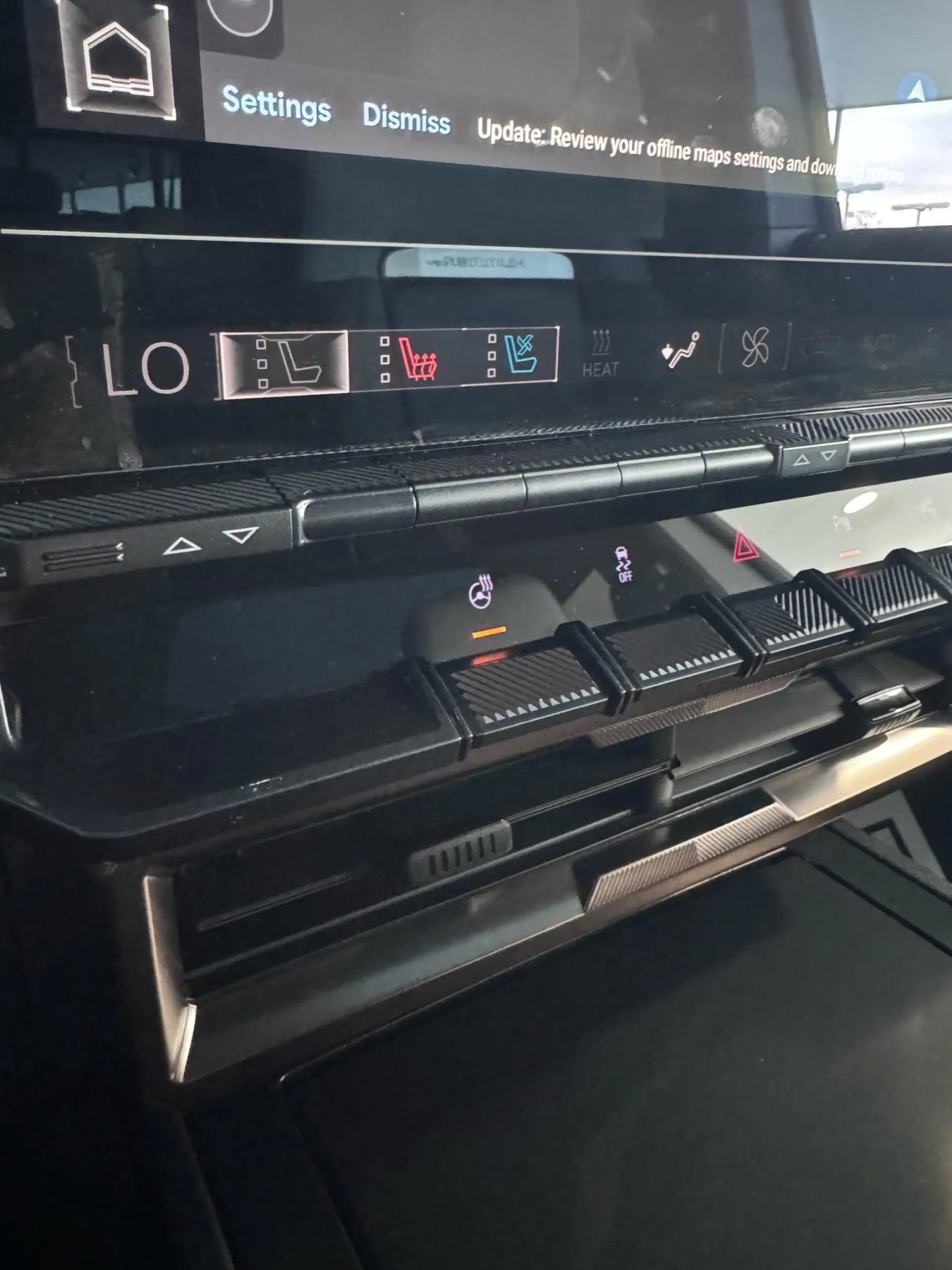 Used 2024 GMC Hummer EV 2X w/ LPO, Illumination Package image 37