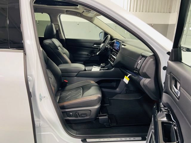 New 2026 Nissan Pathfinder Platinum FWD image 37