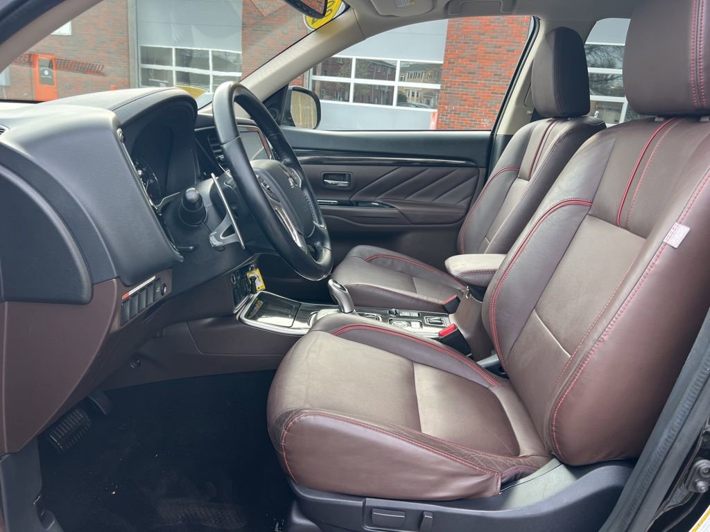 Used 2018 Mitsubishi Outlander 4WD Plug-In Hybrid image 13