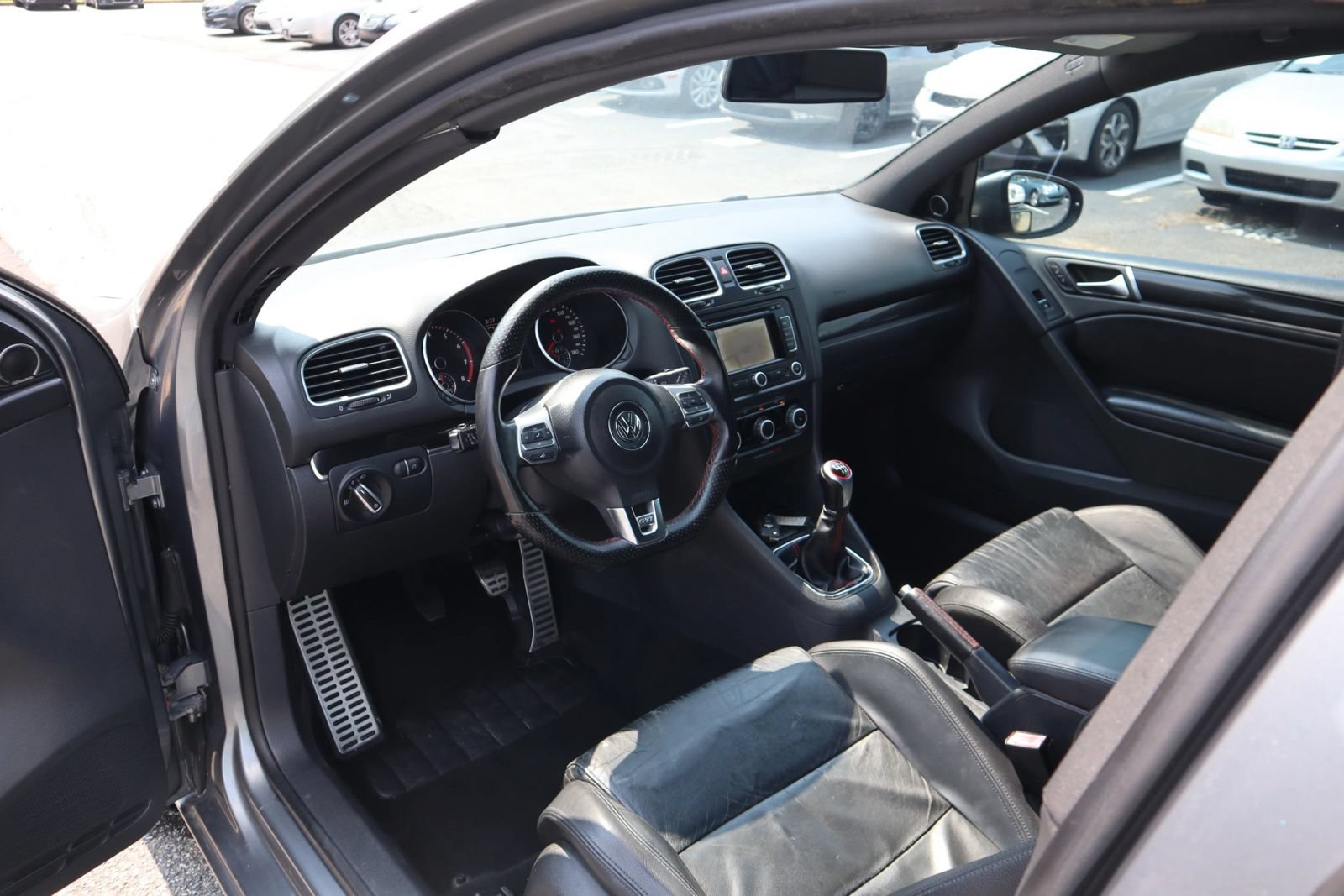 Used 2011 Volkswagen Golf 2-Door FWD image 8
