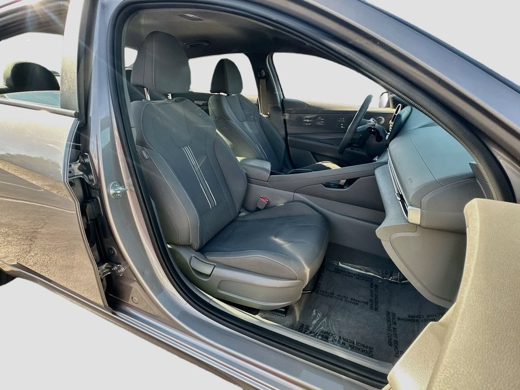 Used 2022 Hyundai Elantra SEL FWD image 25