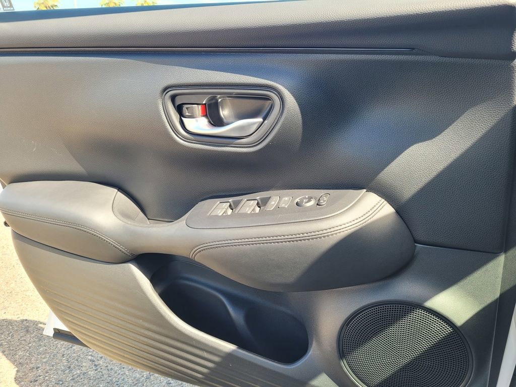 Used 2025 Honda HR-V LX image 12