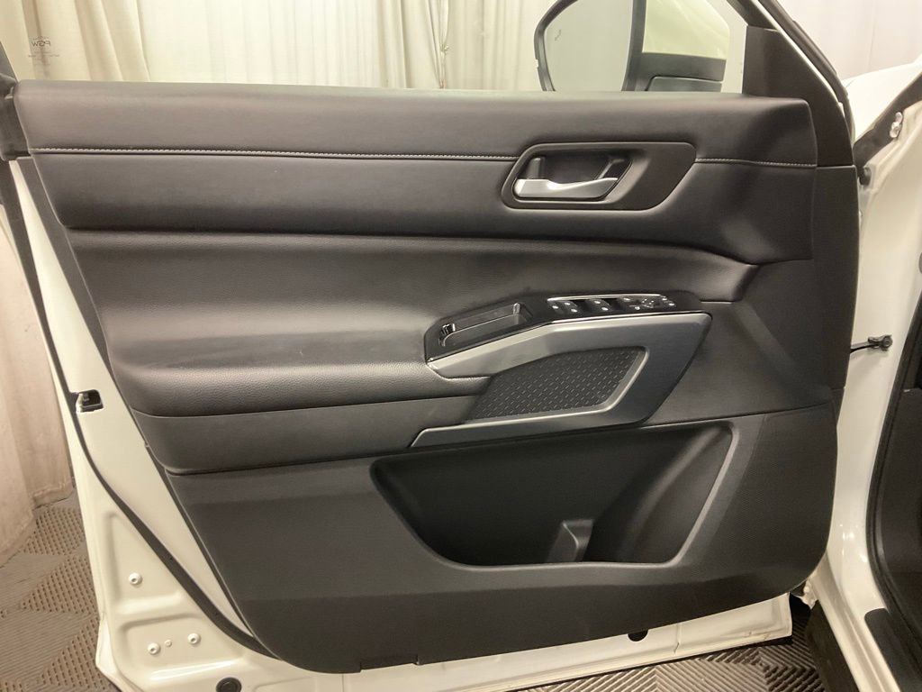 Used 2023 Nissan Pathfinder SL image 14