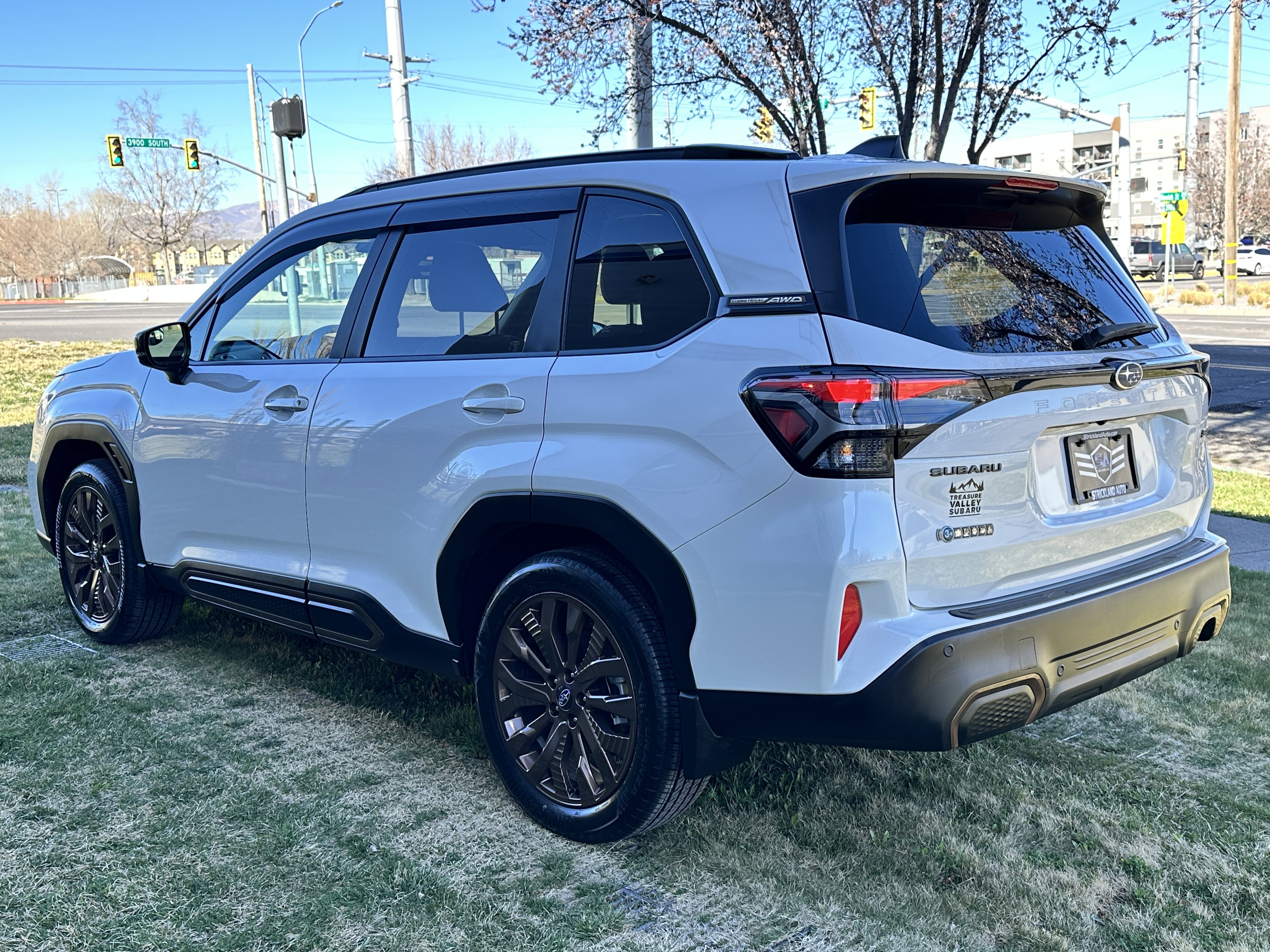 Used 2025 Subaru Forester Sport image 9