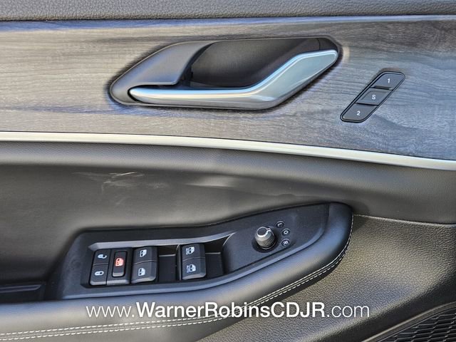 New 2025 Jeep Grand Cherokee Limited w/ Black Appearance Package image 28