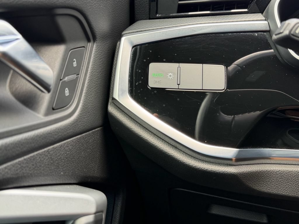 Used 2019 Audi Q3 2.0T Premium w/ Convenience Package AWD/4WD image 22