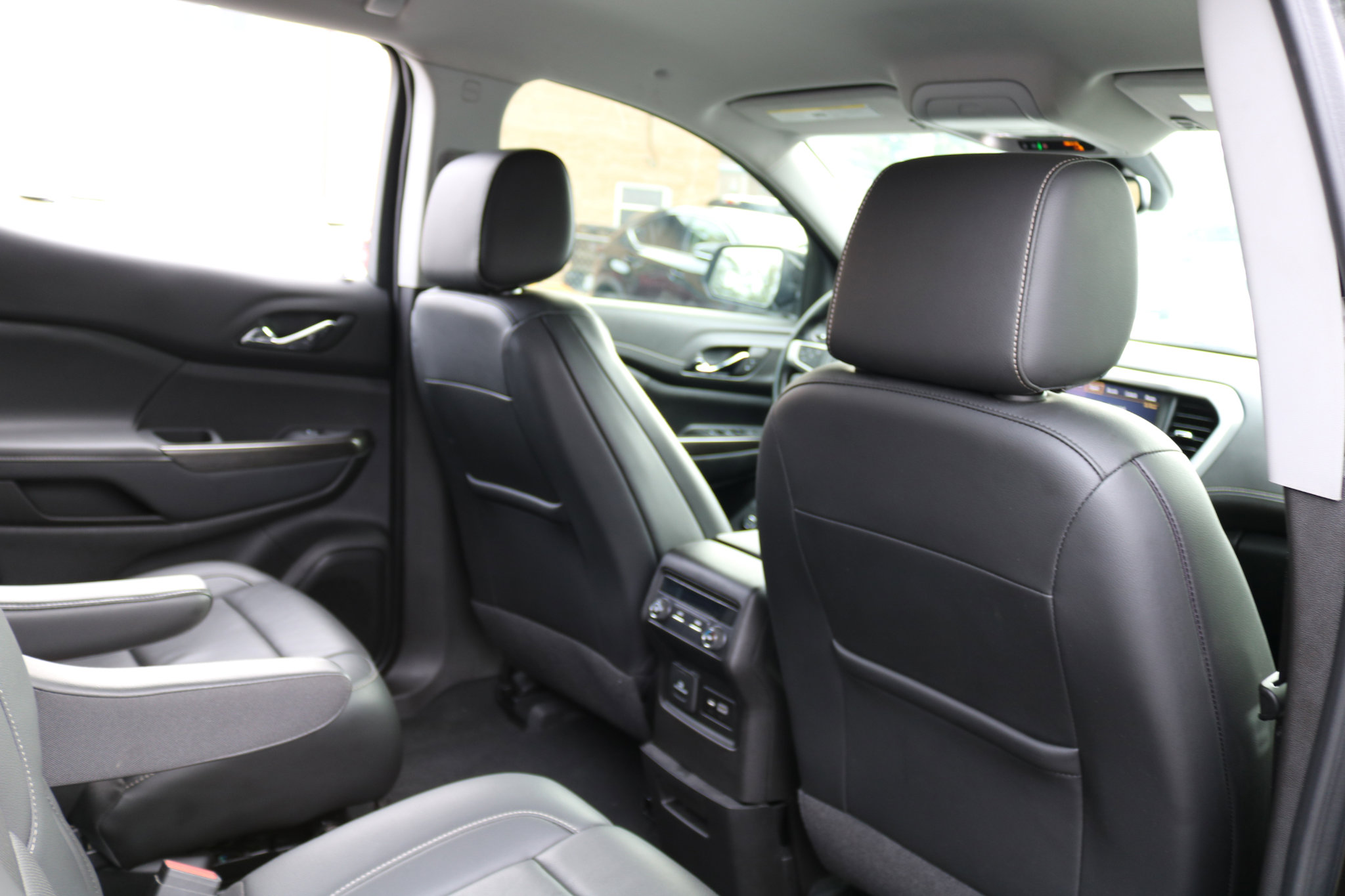Used 2023 GMC Acadia SLT image 34
