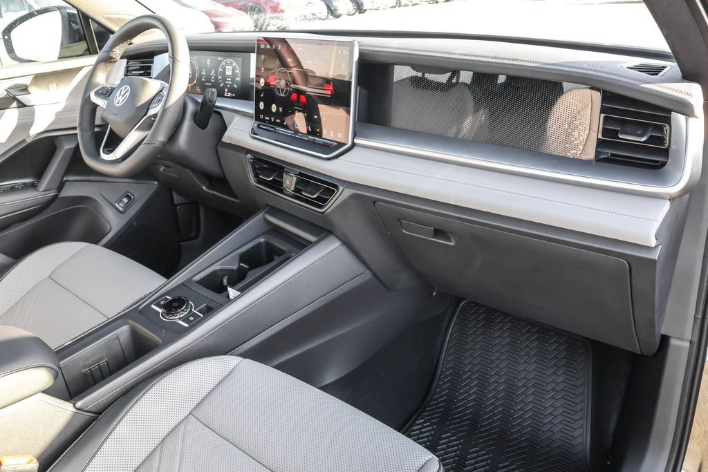 New 2026 Volkswagen Tiguan SE R-Line AWD/4WD image 41