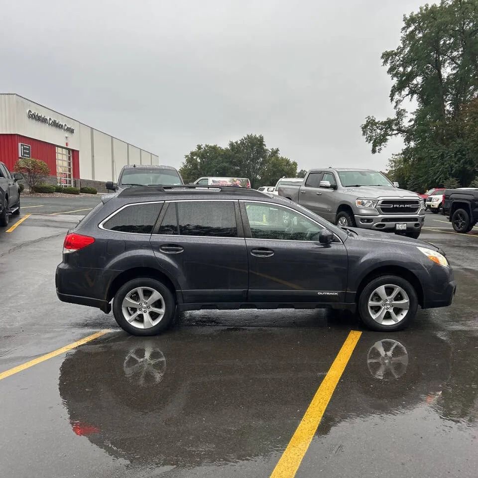 Used 2013 Subaru Outback 3.6R Limited image 17