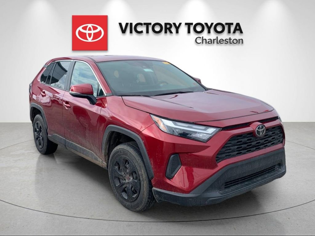 Used 2025 Toyota RAV4 LE image 4