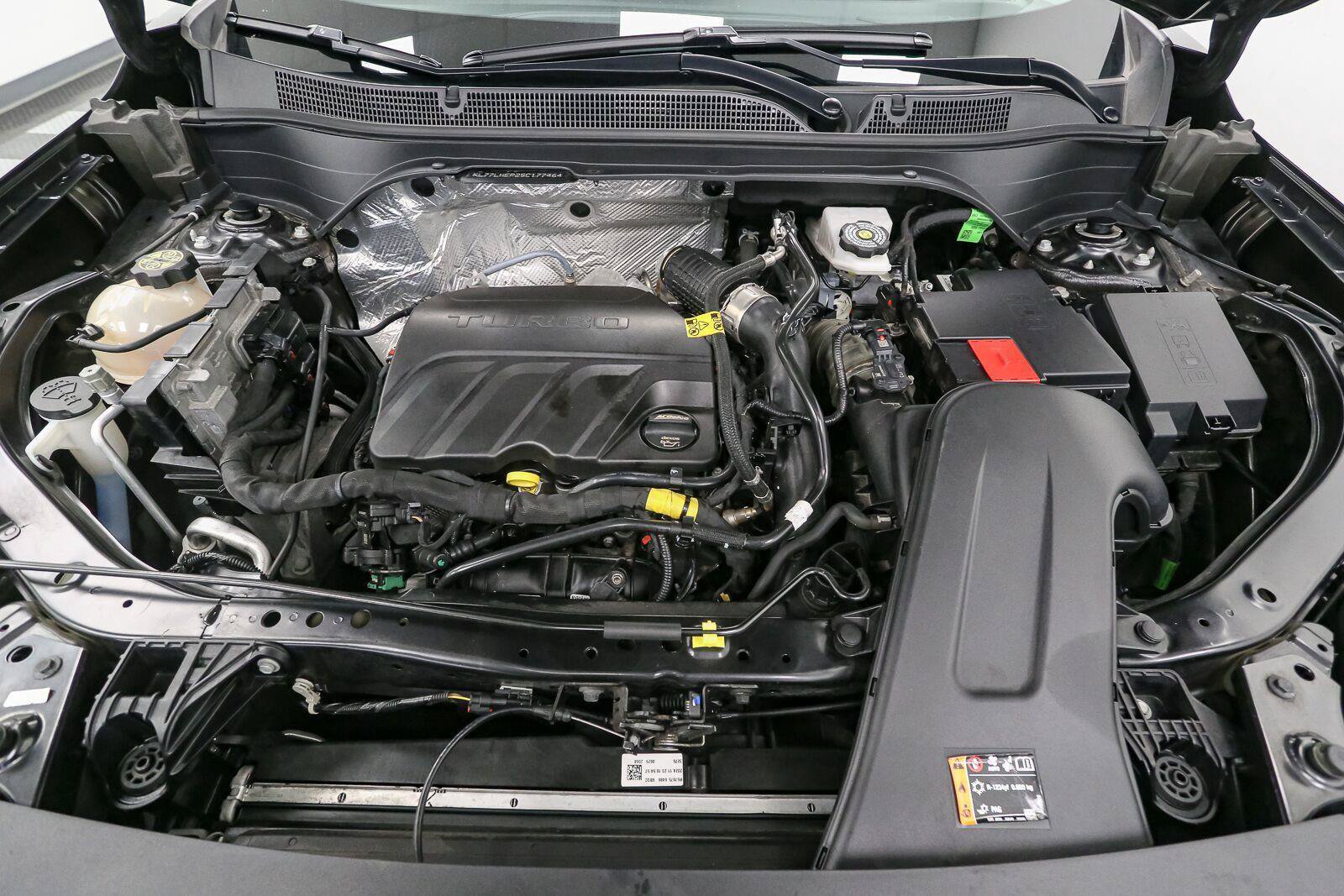 Used 2025 Chevrolet Trax LT FWD image 13