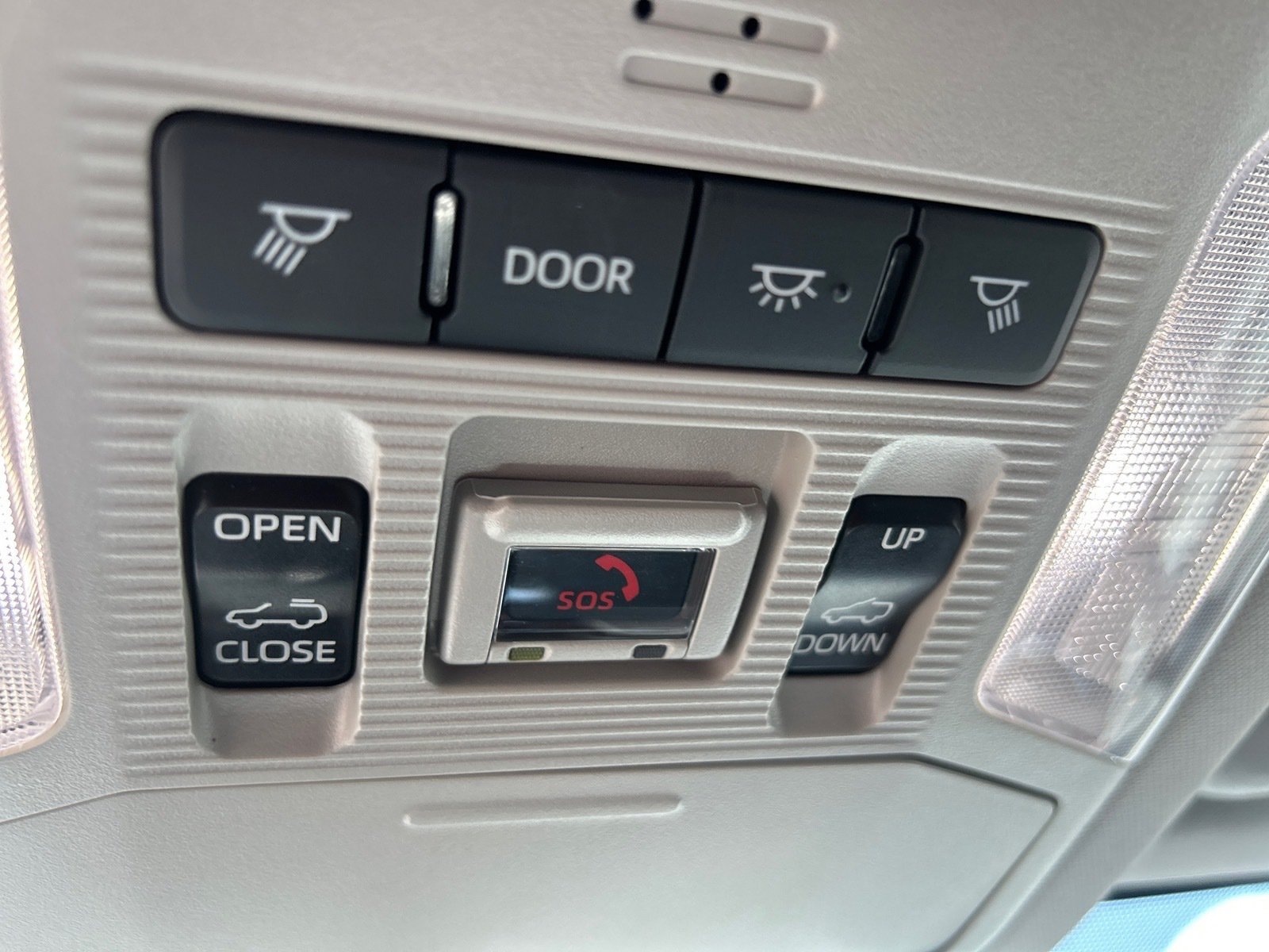 Used 2025 Toyota RAV4 XLE Premium AWD/4WD image 30
