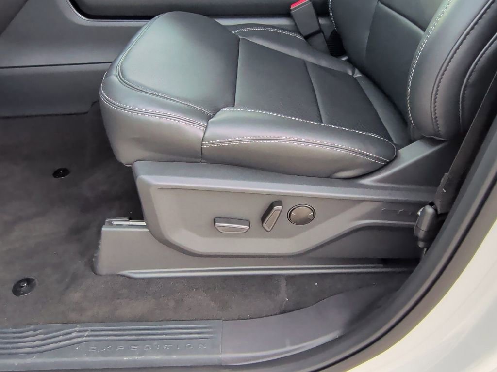 New 2026 Ford Expedition Max Platinum image 14