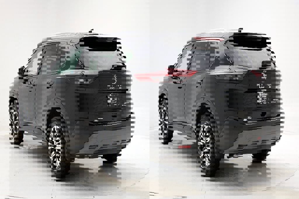 Used 2023 Nissan Rogue SV w/ SV Premium Package image 7