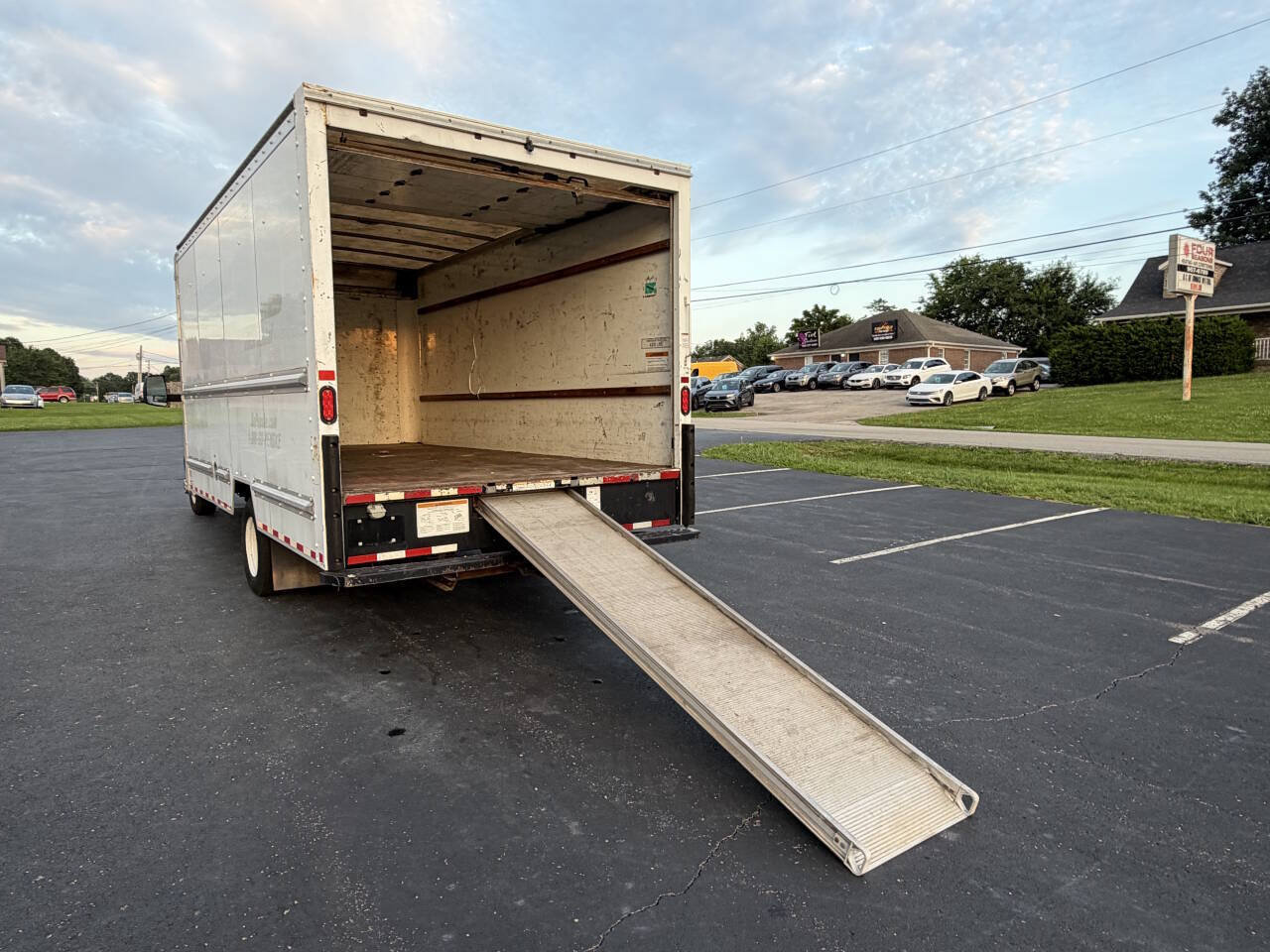 Used 2018 GMC Savana 3500 Extended w/ Driver Convenience Package RWD image 13