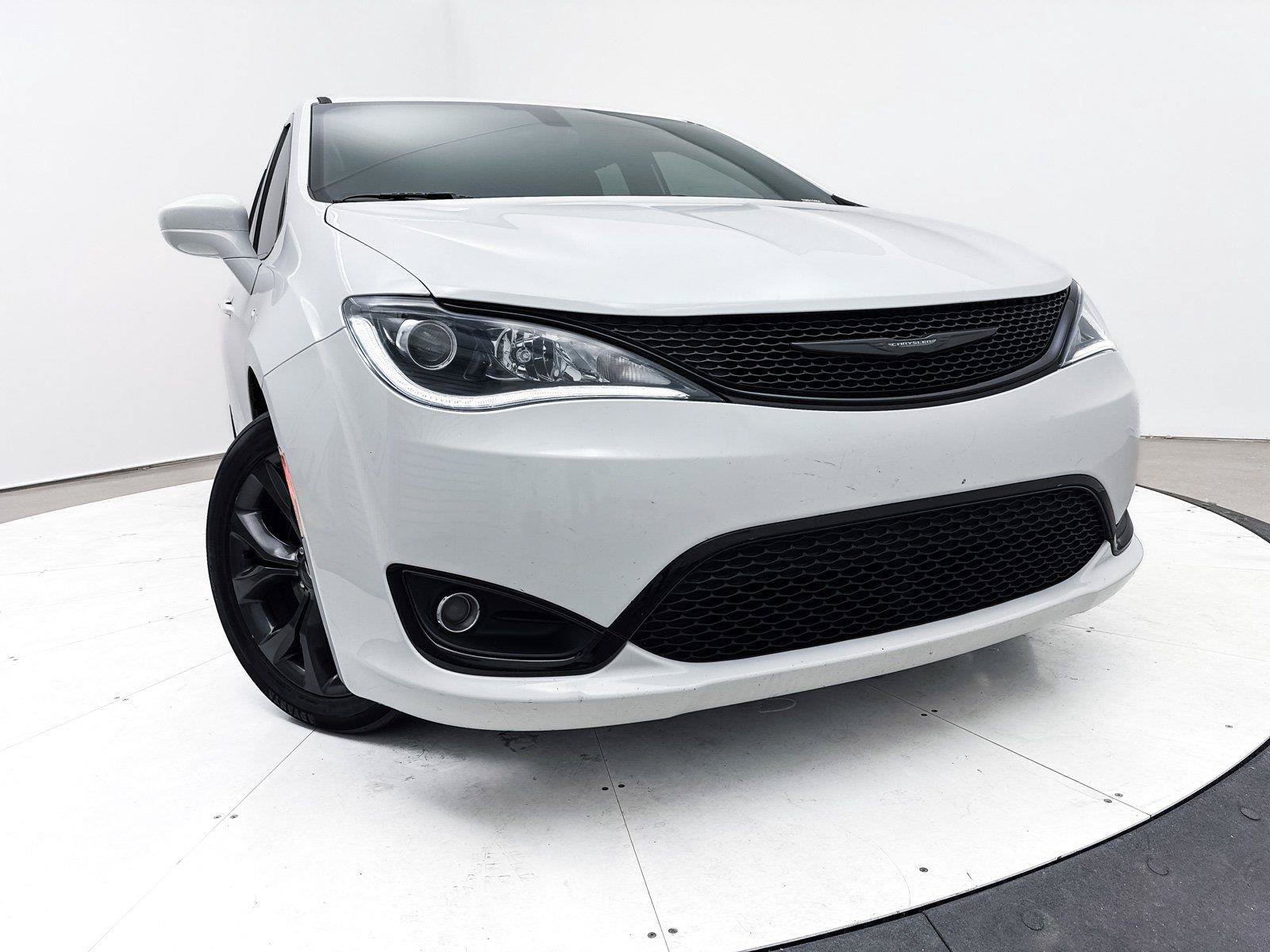 Used 2018 Chrysler Pacifica Touring Plus w/ S Appearance Package FWD image 7