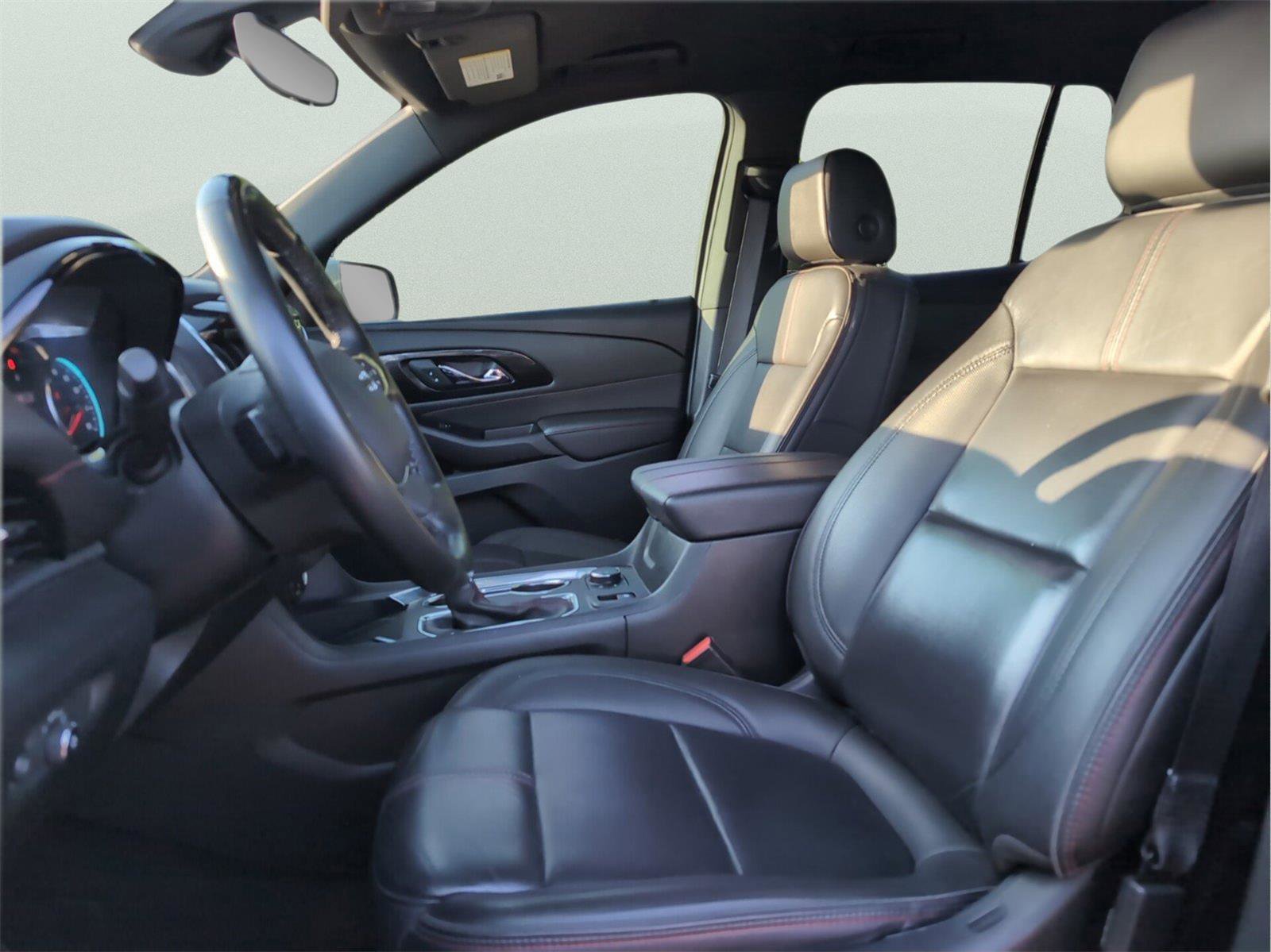 Used 2023 Chevrolet Traverse RS FWD image 13