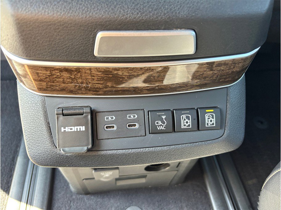 Used 2025 Toyota Sienna Platinum AWD/4WD image 46