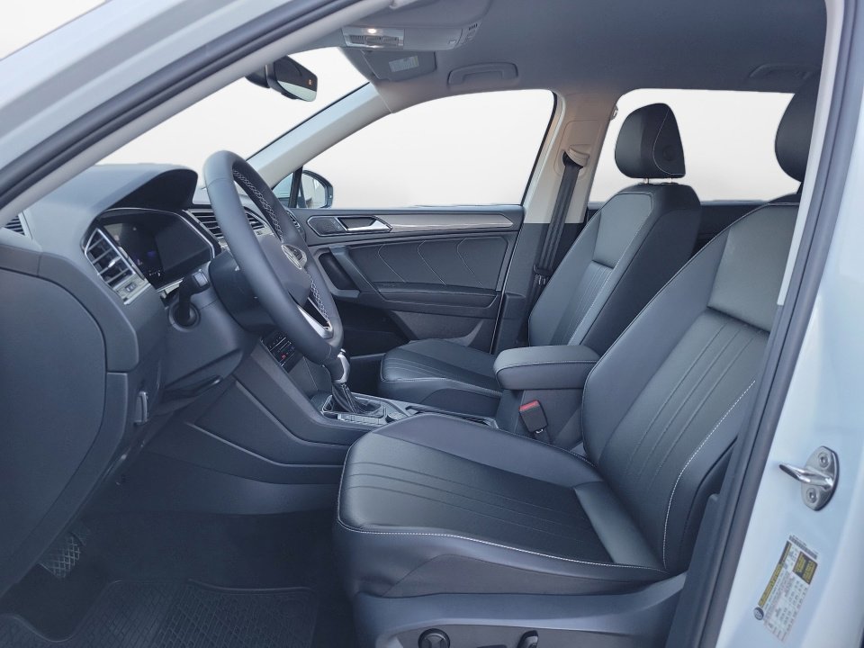 Certified 2022 Volkswagen Tiguan SE image 11