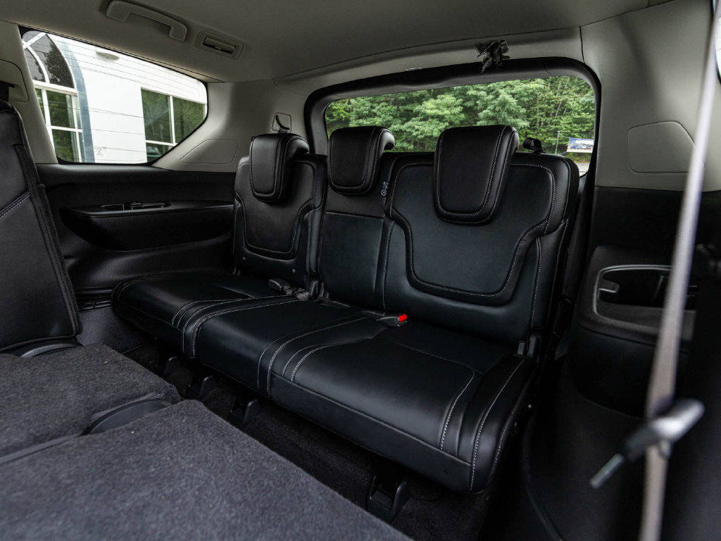 Used 2025 Nissan Armada SV AWD/4WD image 29