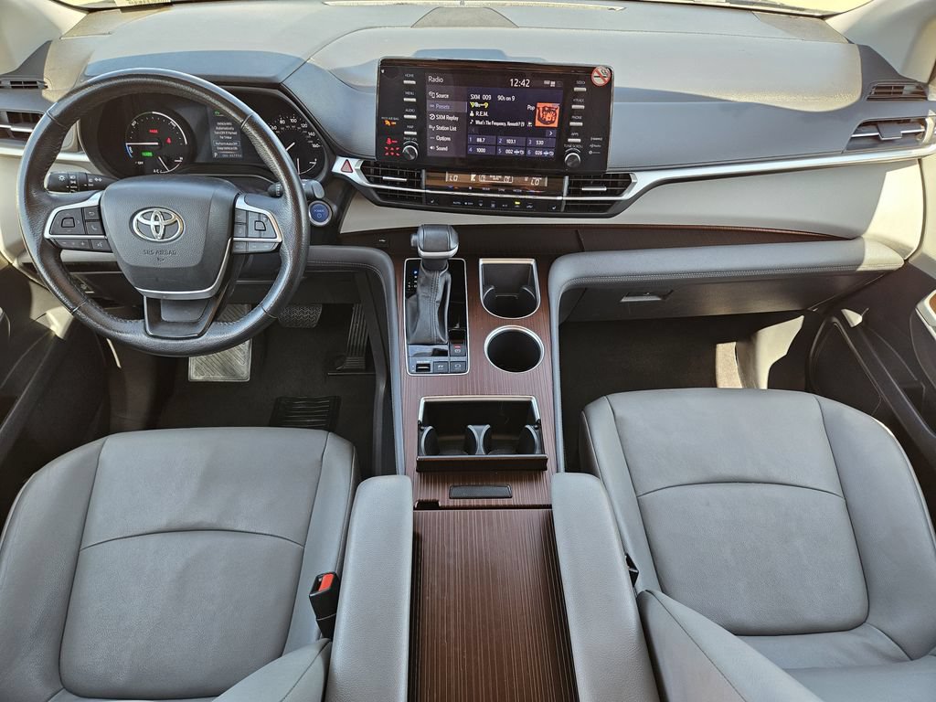 Used 2024 Toyota Sienna XLE FWD image 27