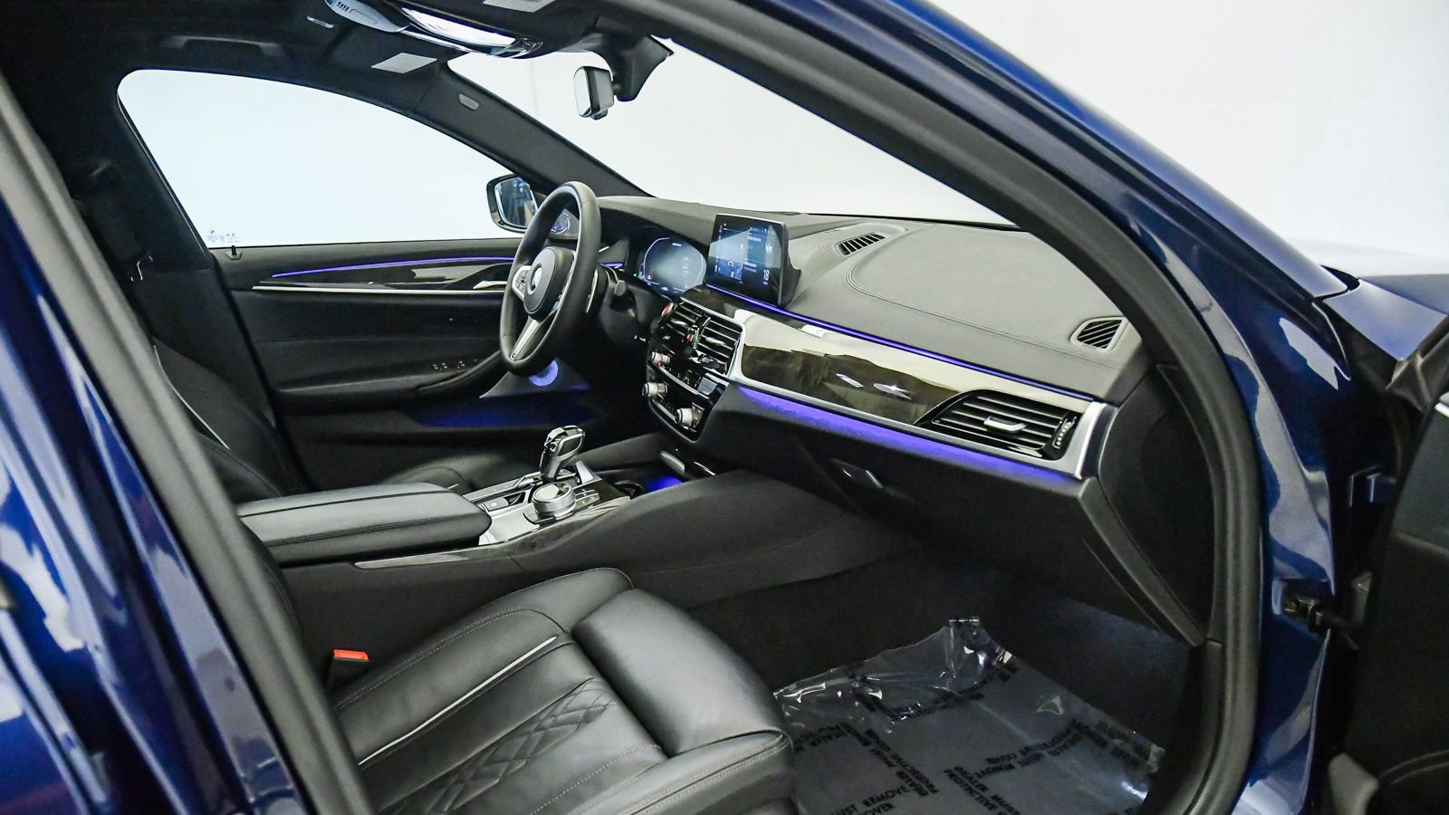 Used 2020 BMW M550i xDrive w/ Executive Package image 19