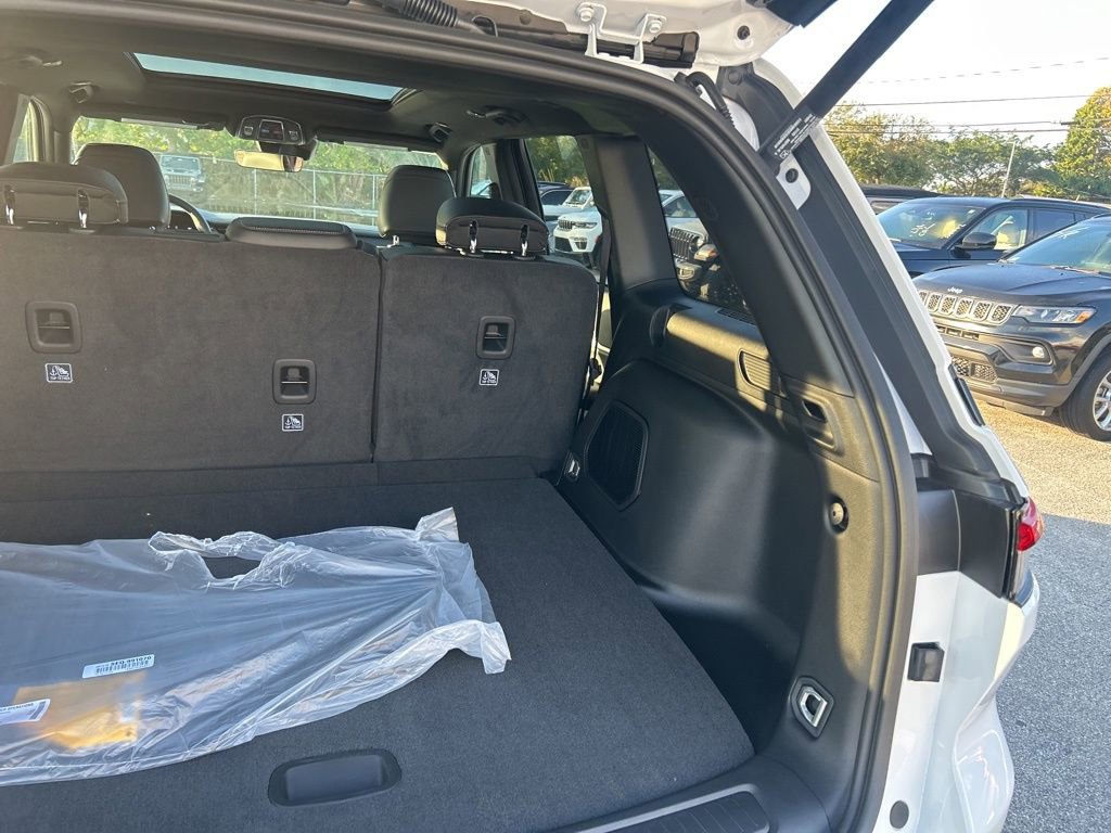 New 2026 Jeep Grand Cherokee Limited w/ Limited Altitude Package image 33