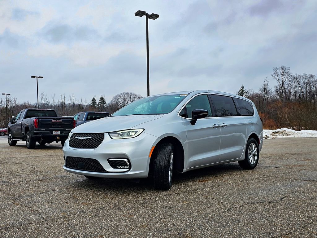 New 2026 Chrysler Pacifica Limited image 9