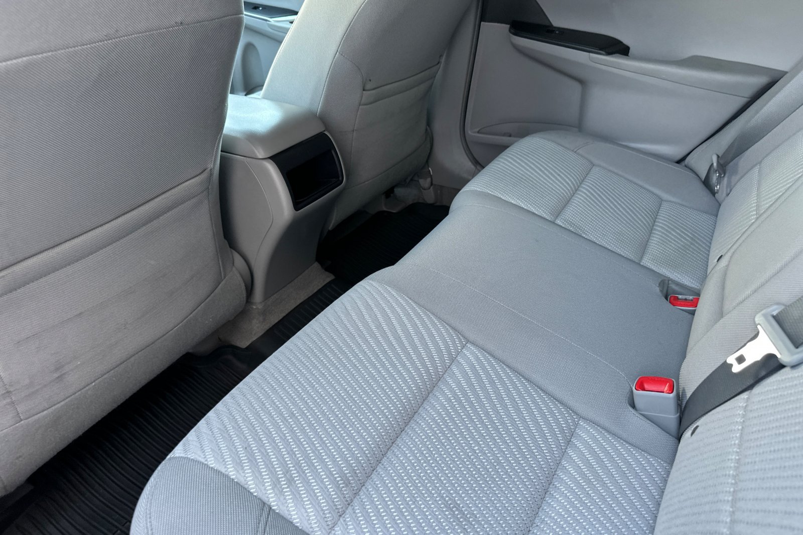 Used 2017 Toyota Camry LE FWD image 13