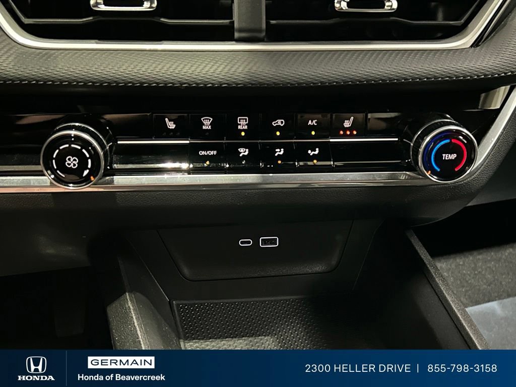 Used 2025 Chevrolet Equinox LT AWD/4WD image 24