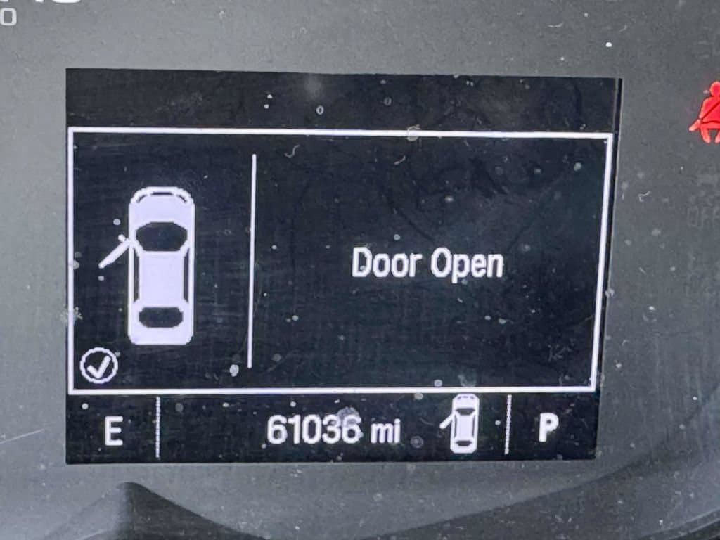 Used 2020 Chevrolet Trax LT w/ LT Convenience Package FWD image 13