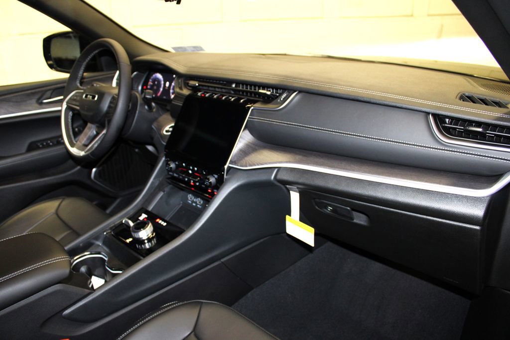 New 2025 Jeep Grand Cherokee Limited w/ Luxury Tech Group II image 29