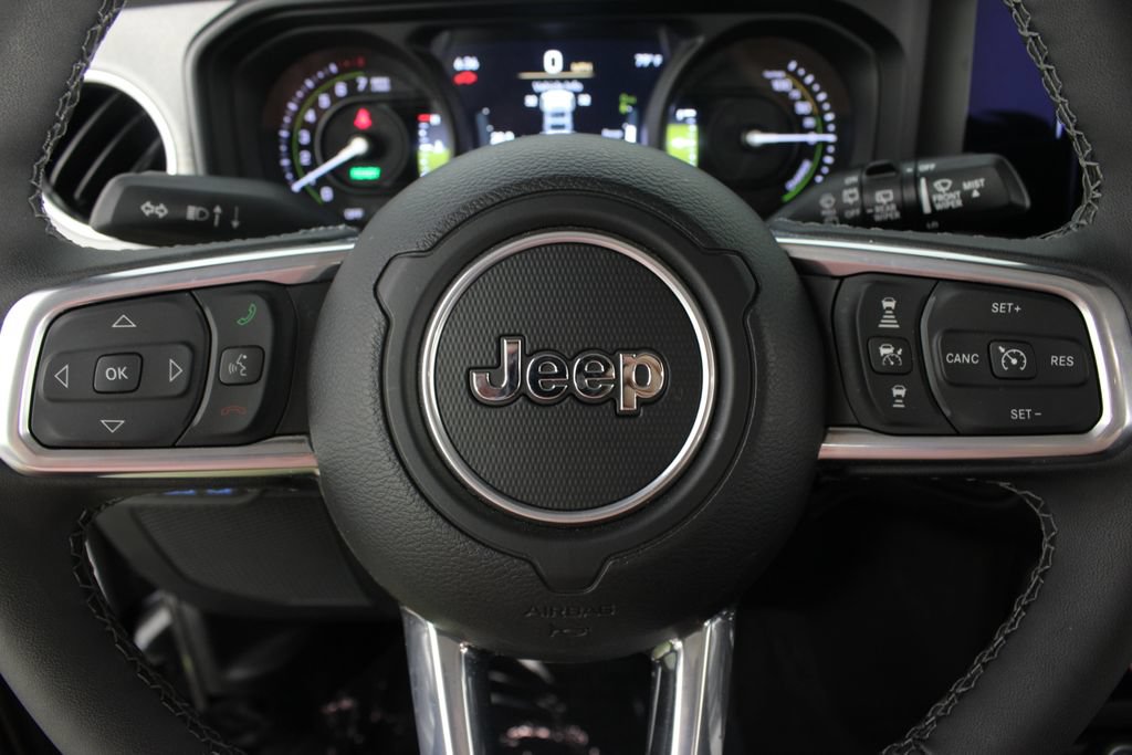Used 2025 Jeep Wrangler Unlimited Sahara AWD/4WD image 12