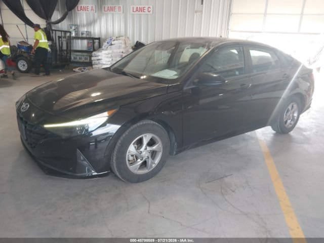 Used 2021 Hyundai Elantra SE FWD image 2