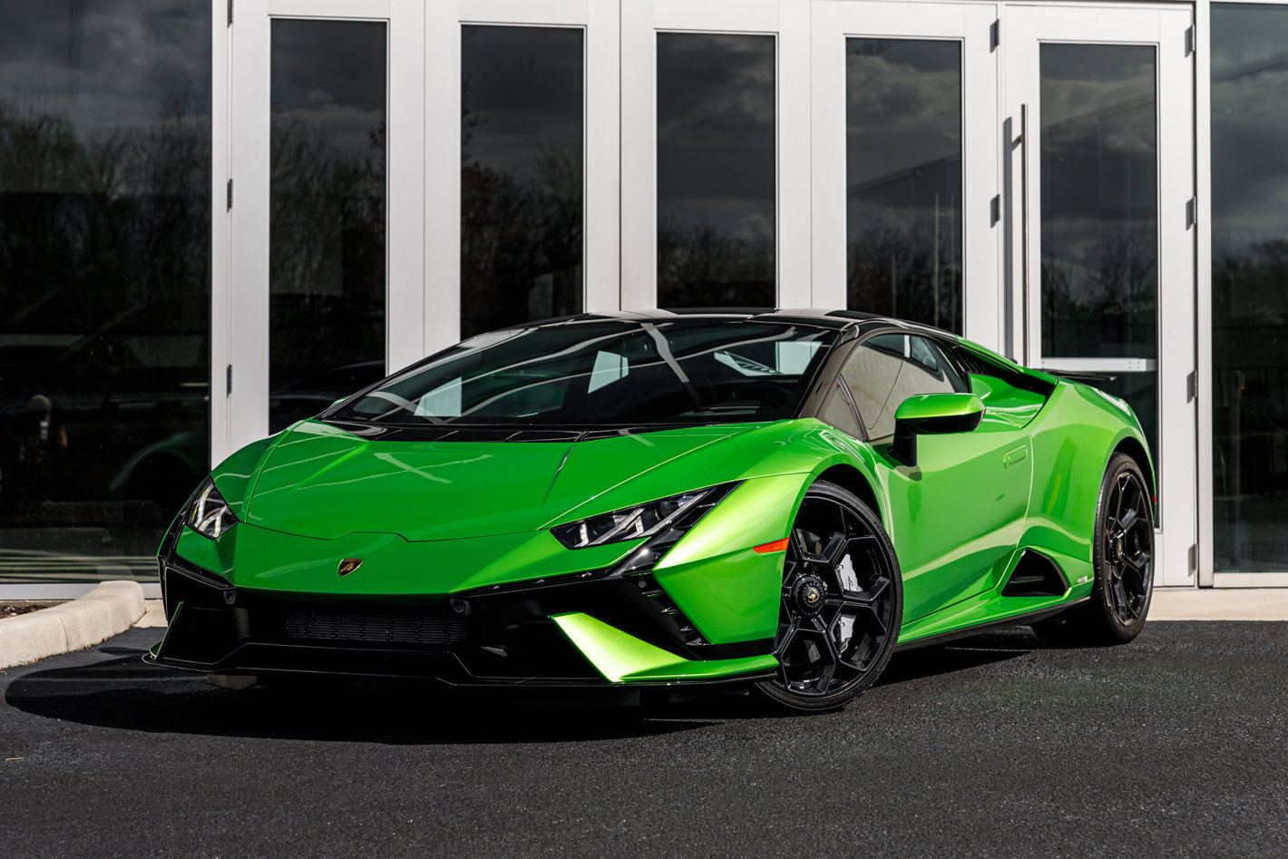 Used 2023 Lamborghini Huracan Tecnica image 5