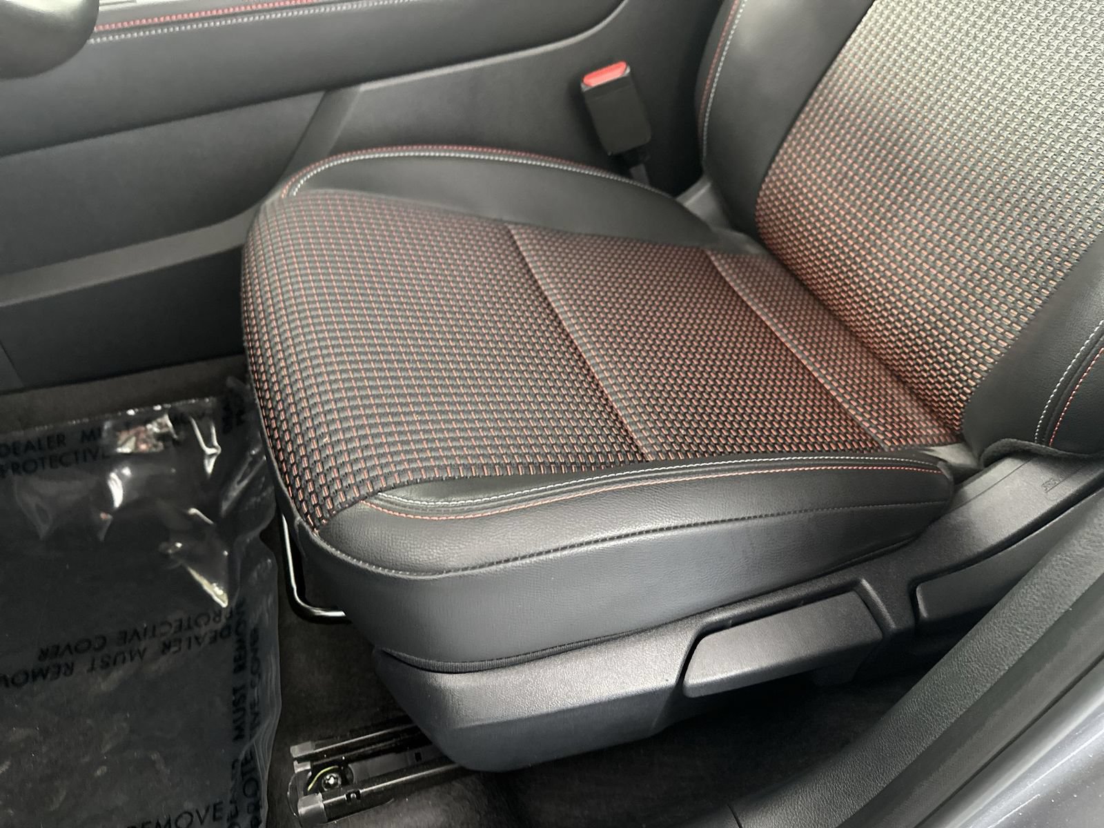 Certified 2025 Nissan Kicks SR FWD image 12