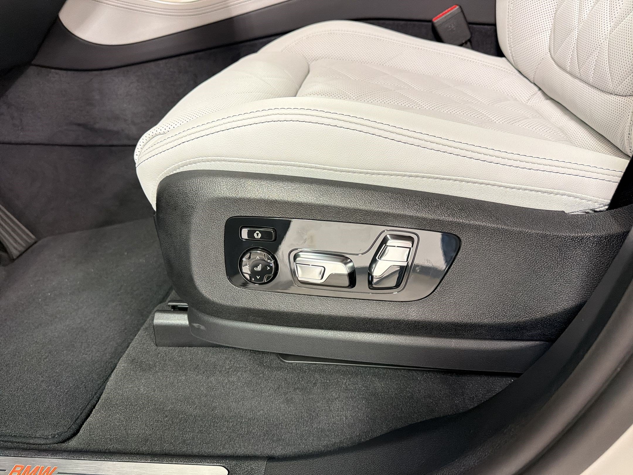 New 2026 BMW X5 sDrive40i w/ Climate Comfort Package RWD image 13